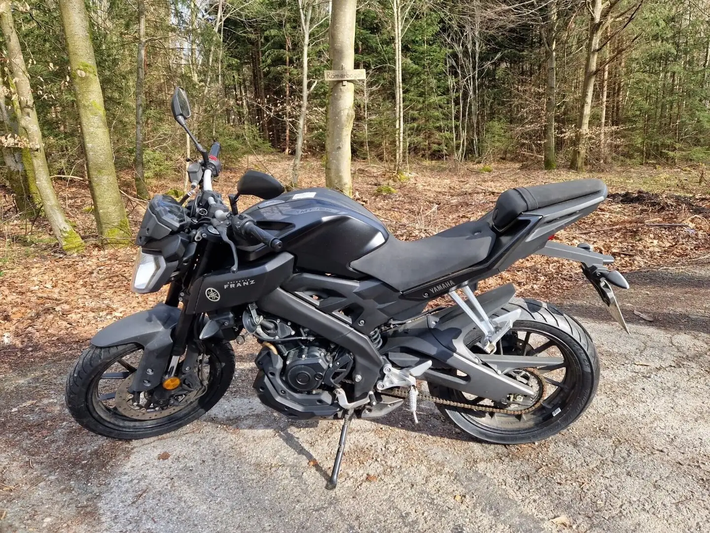 Yamaha MT-125 Schwarz - 1