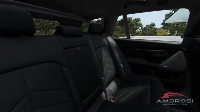 BMW 5 Series view 13