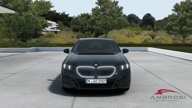 BMW 5 Series view 4