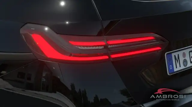 BMW 5 Series view 7