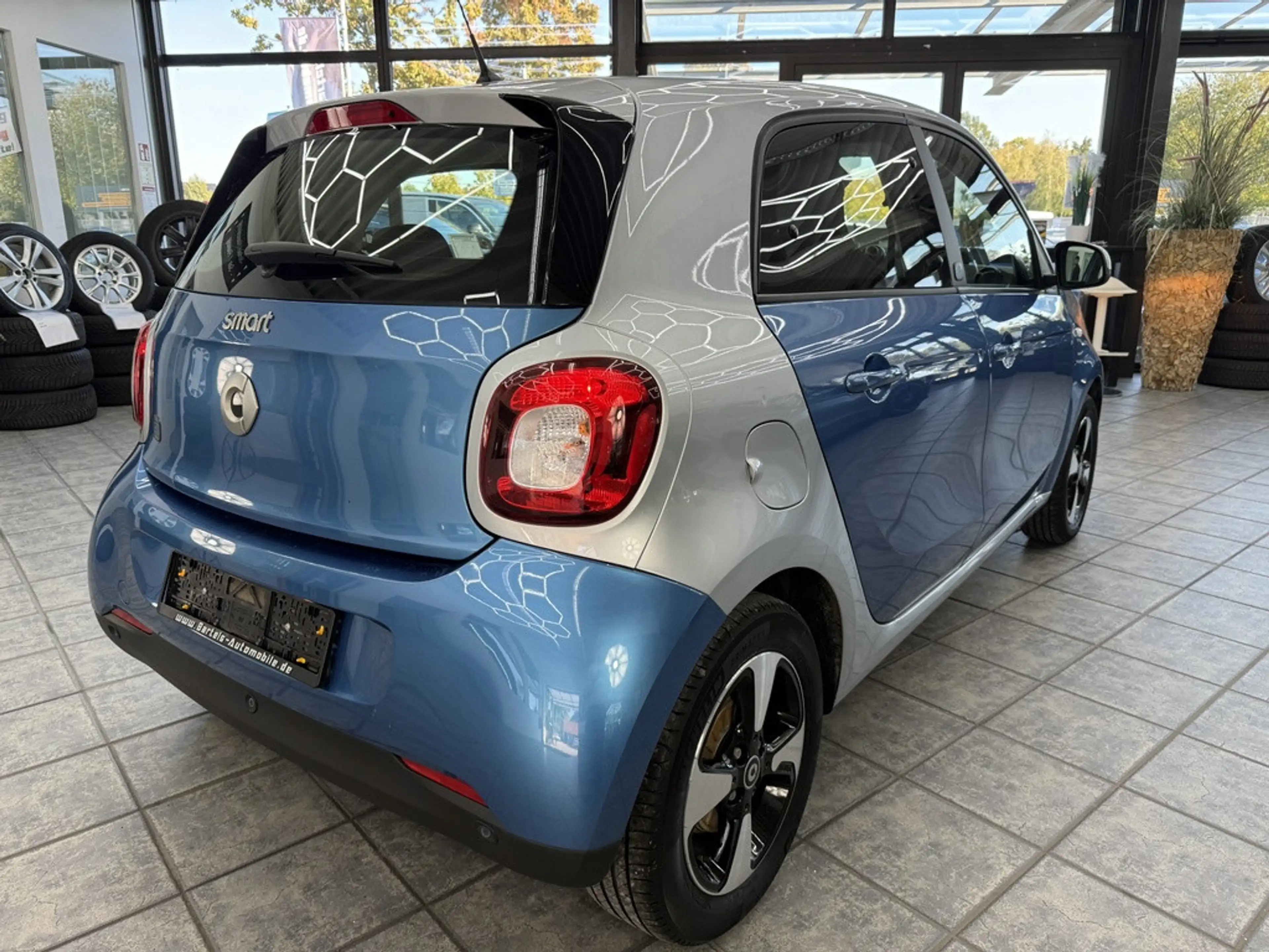 smart forFour EQ drive passion, Klima, 4x Sitzh., DAB — photo 13