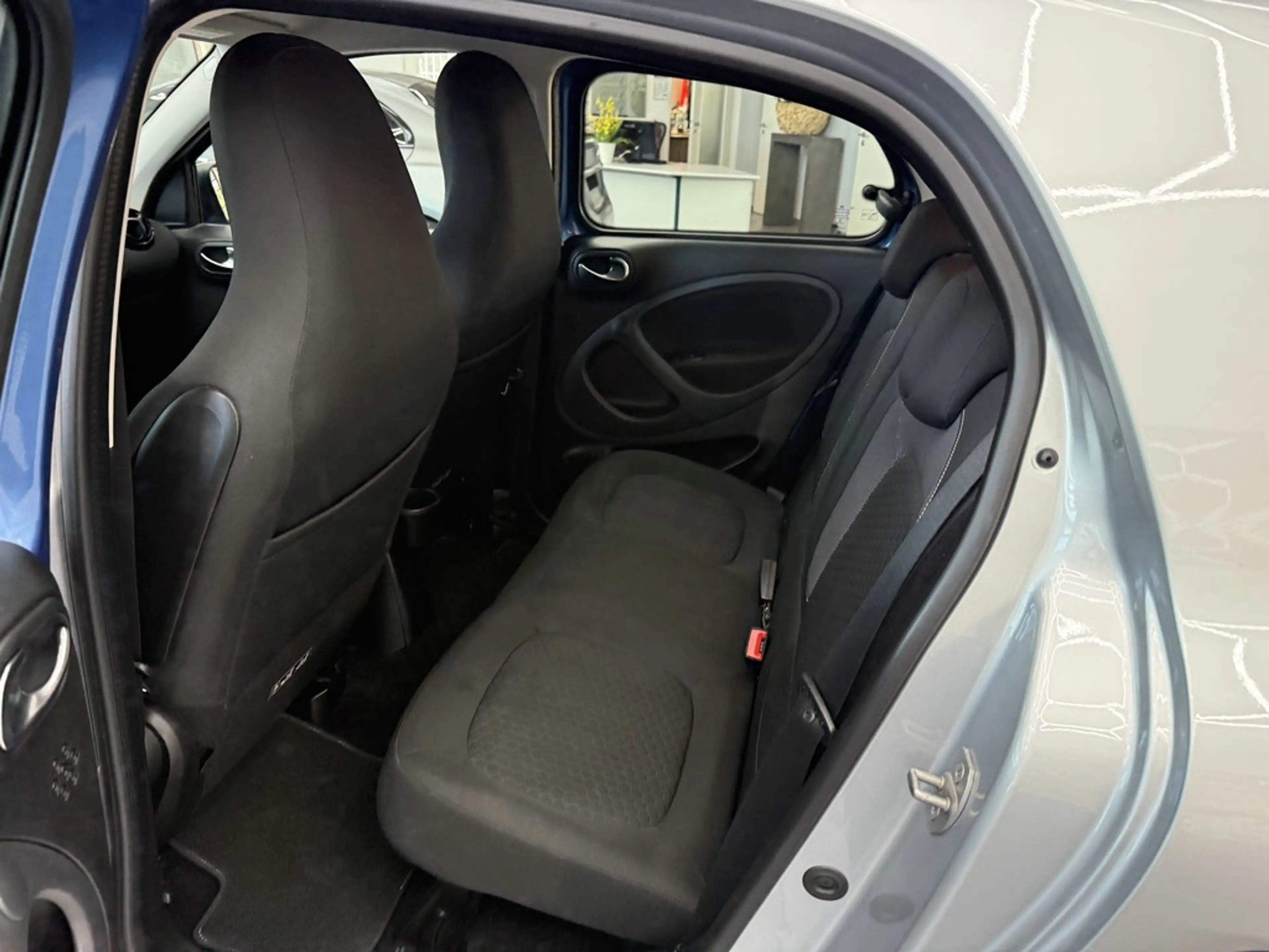 smart forFour EQ drive passion, Klima, 4x Sitzh., DAB — photo 15