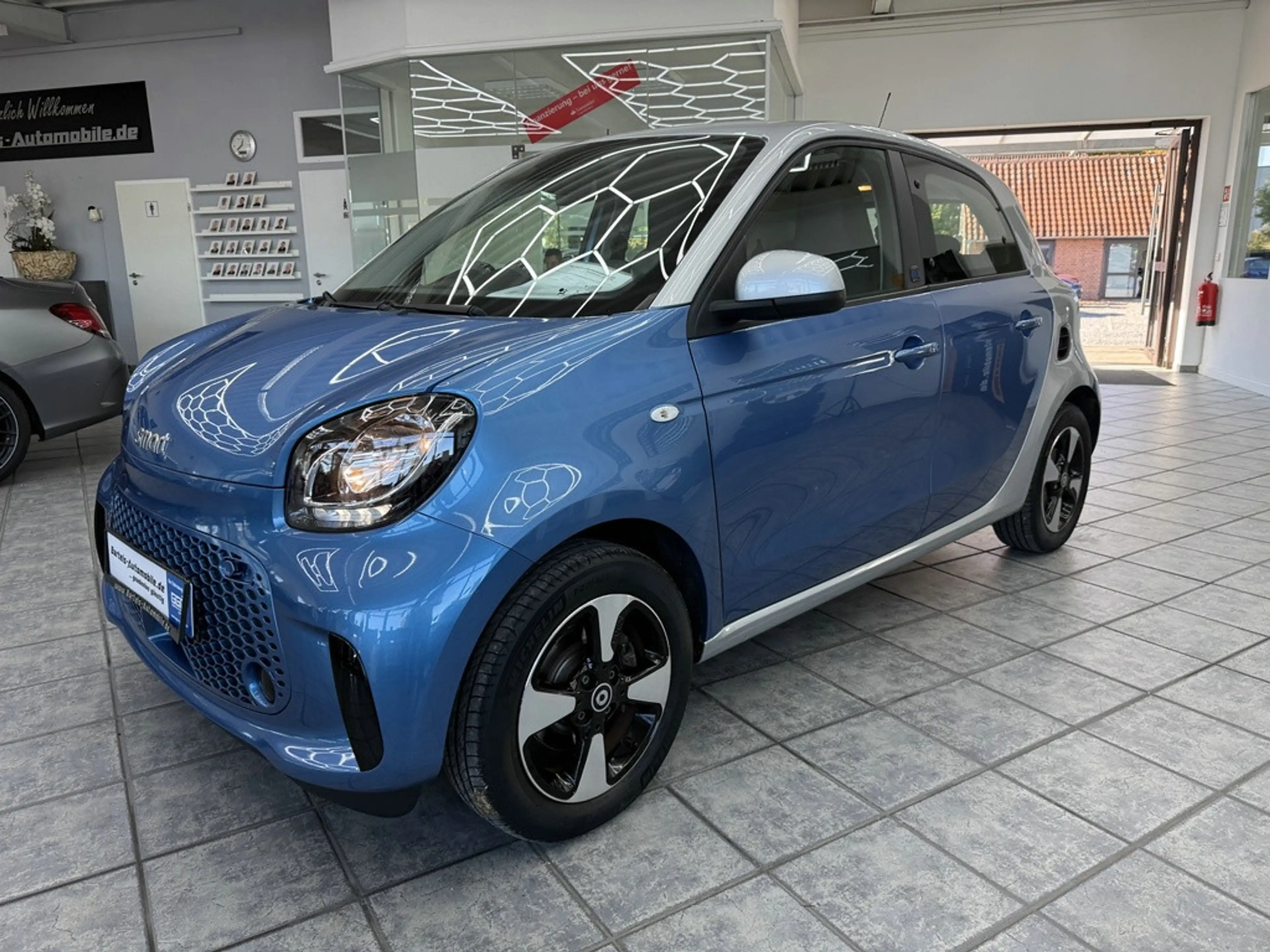 smart forFour EQ drive passion, Klima, 4x Sitzh., DAB — photo 9