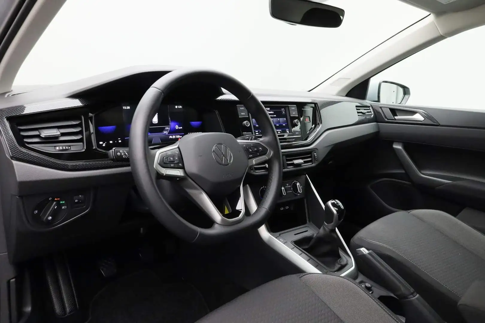 Volkswagen Polo 1.0 TSI 95 pk Life | Parkeersensoren voor/achter | Zilver - 2