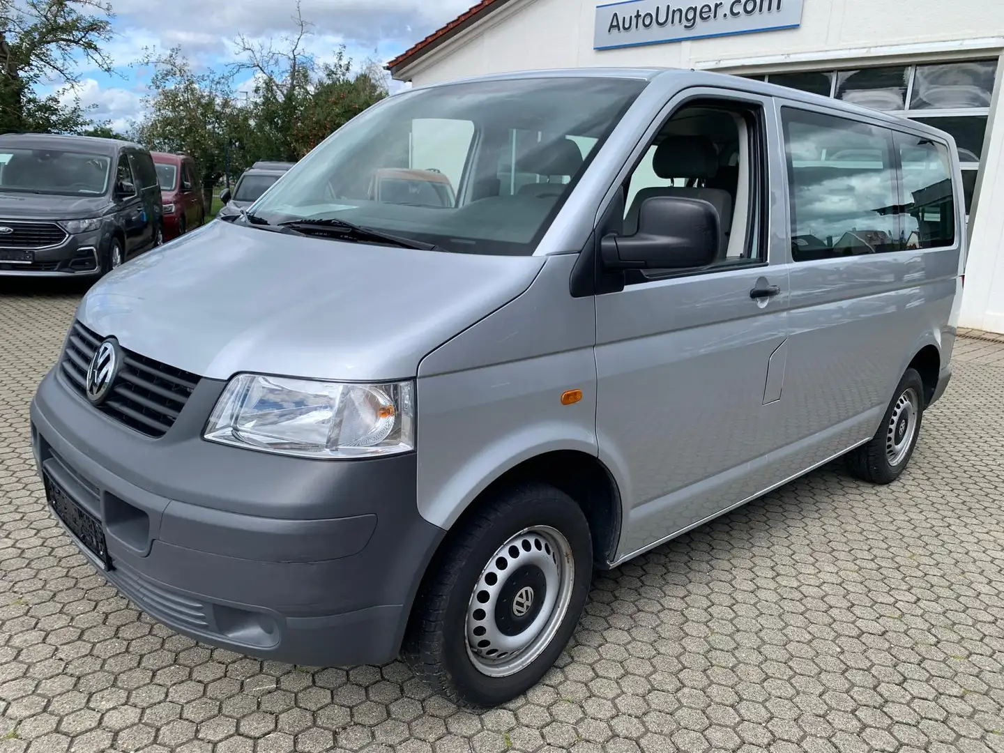 Volkswagen T5 Transporter 7-Sitzer Plateado - 1