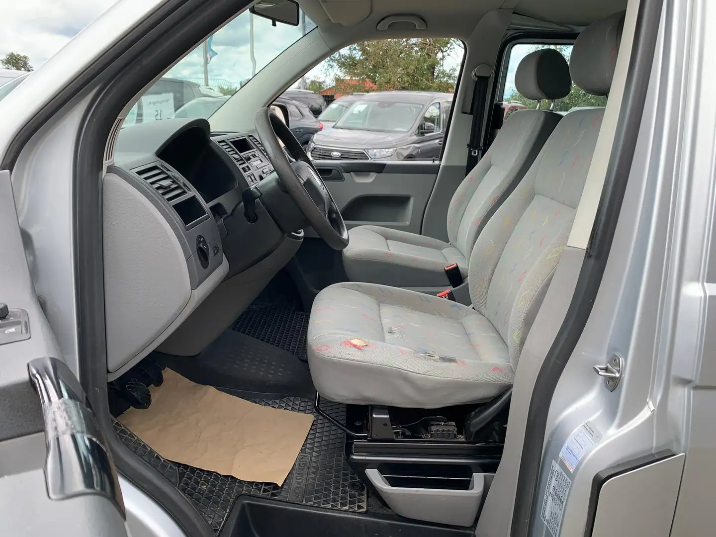 Volkswagen T5 Transporter 7-Sitzer Plateado - 2