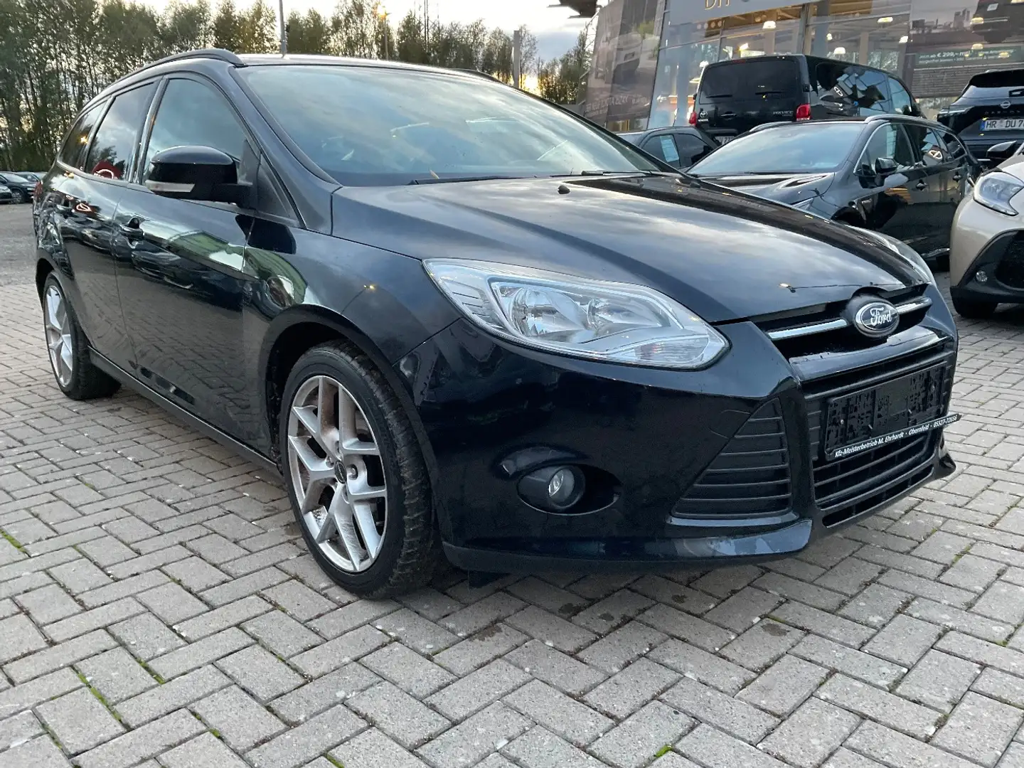 Ford Focus Turnier 1.0 EcoBoost Trend LM+PDC+SportS. Schwarz - 2