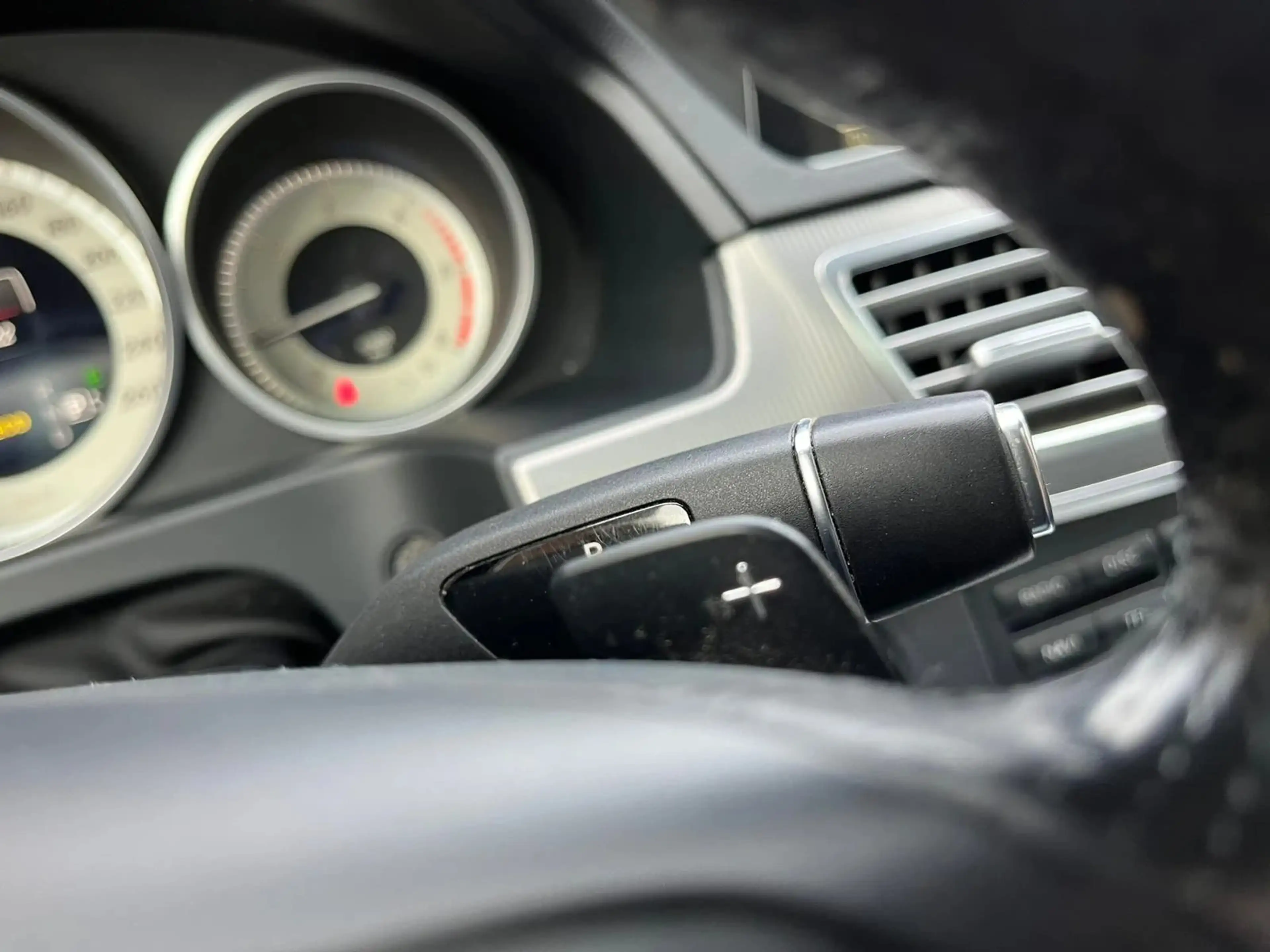 Mercedes-Benz E 250 BlueTEC 4MATIC Avantgarde — photo 11