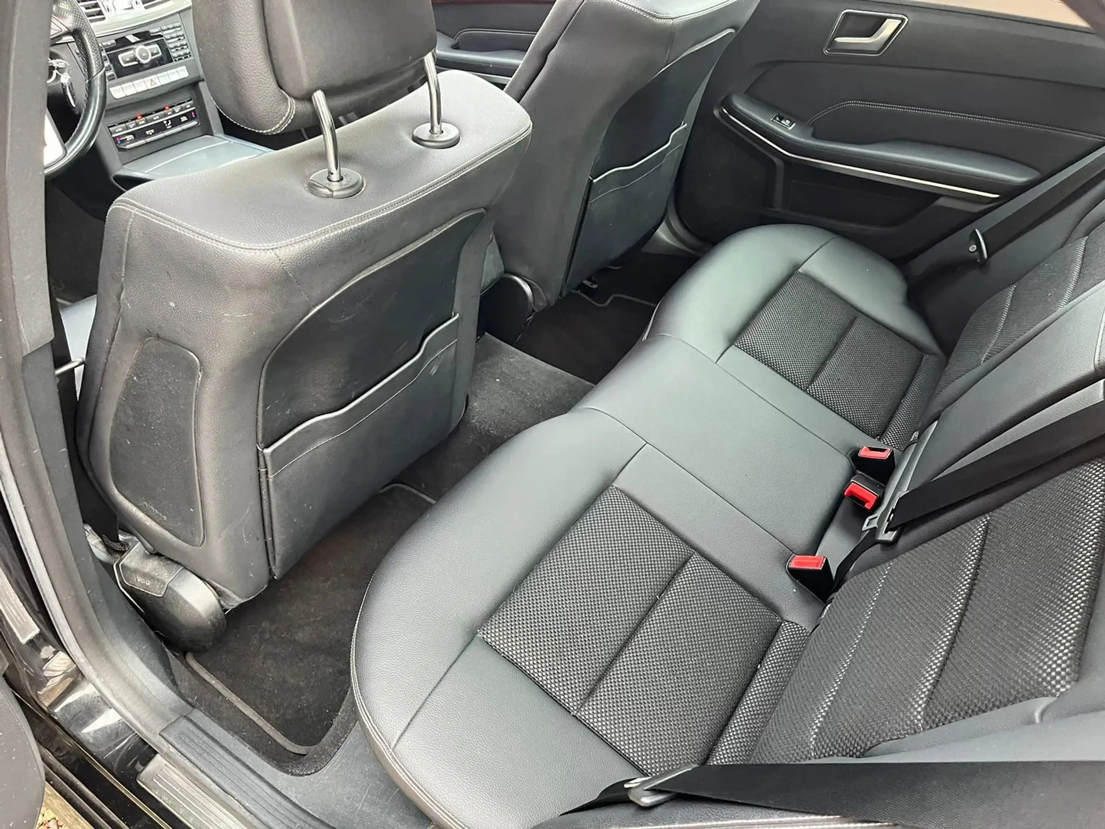 Mercedes-Benz E 250 BlueTEC 4MATIC Avantgarde — photo 15