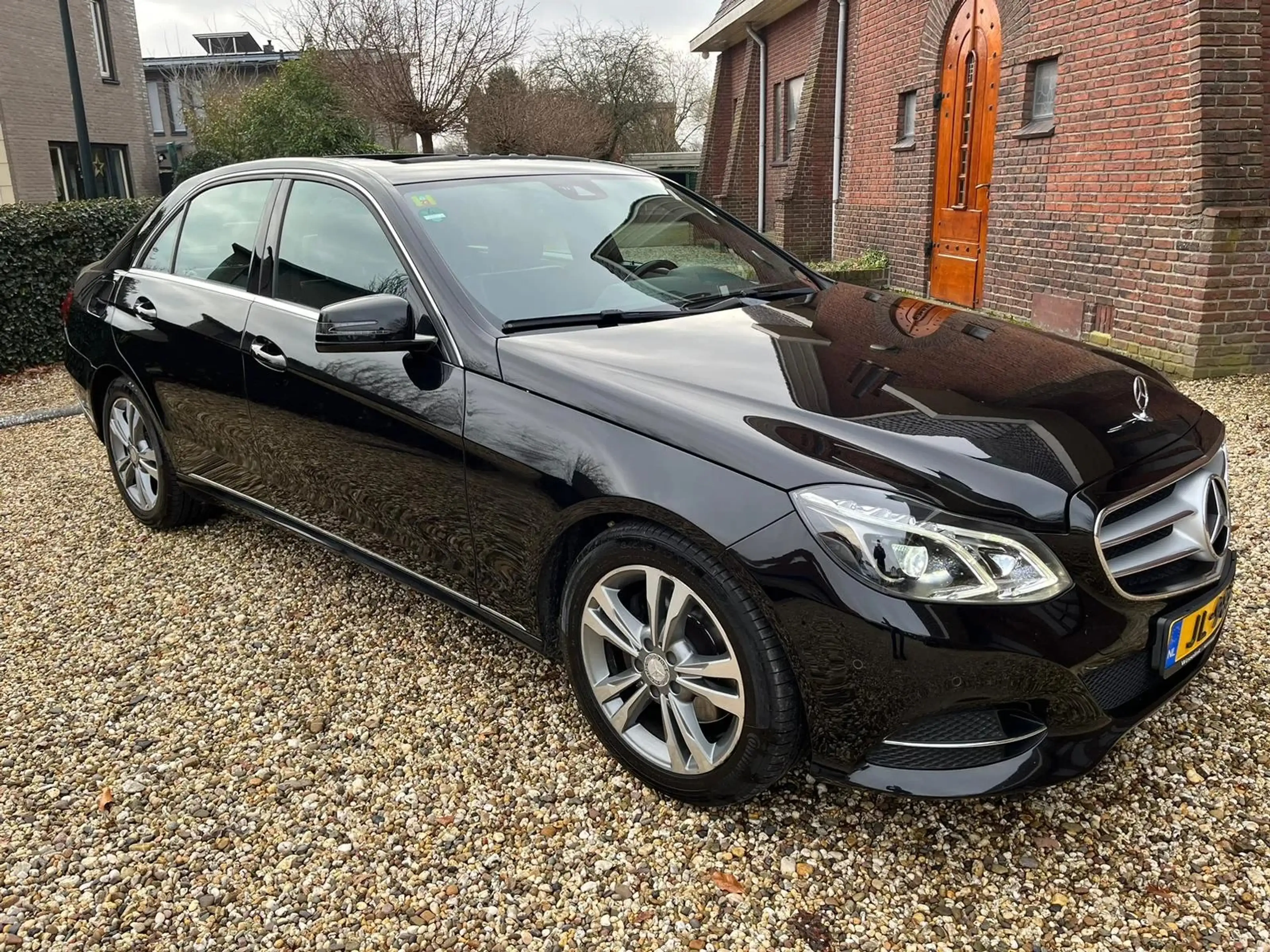Mercedes-Benz E 250 BlueTEC 4MATIC Avantgarde — photo 9