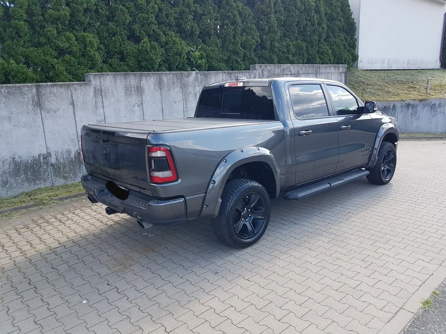 Dodge RAM 100% UNFALLFREI 5.7 v8 LPG 4x4 navi kamera Grau - 2