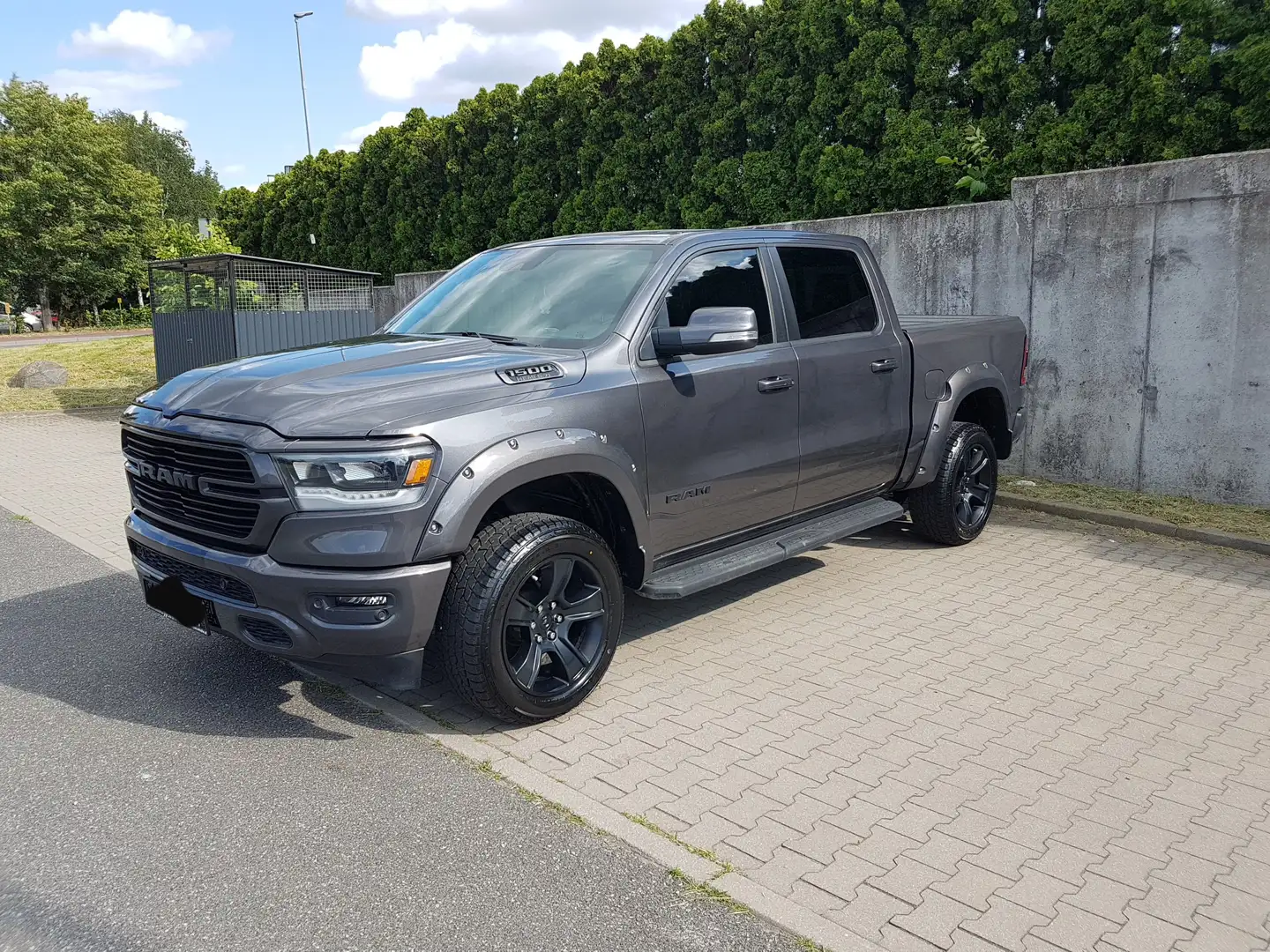Dodge RAM 100% UNFALLFREI 5.7 v8 LPG 4x4 navi kamera Grau - 1