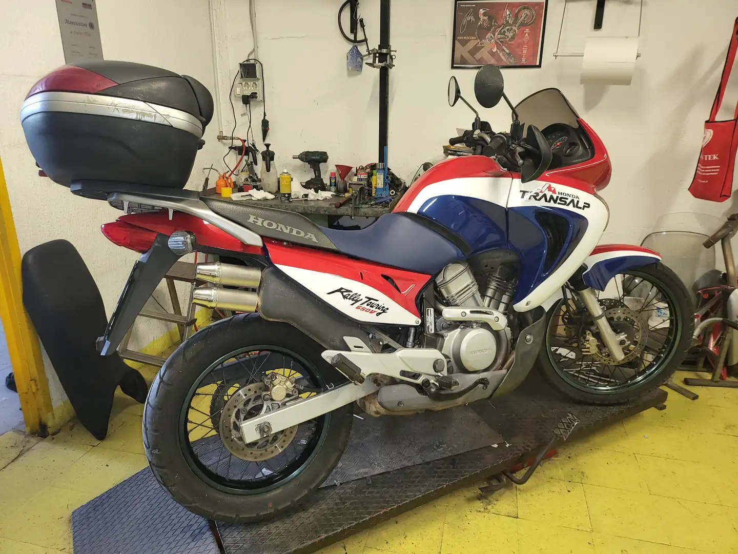 Honda Transalp Rosso - 1