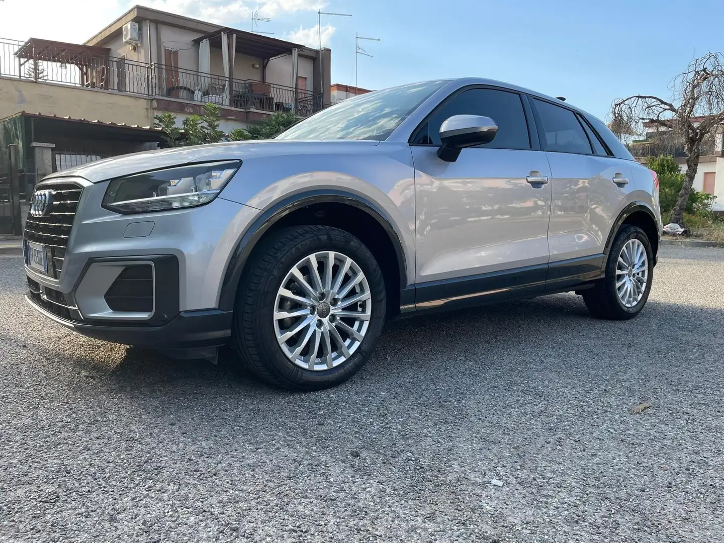 Audi Q2 Grigio - 2