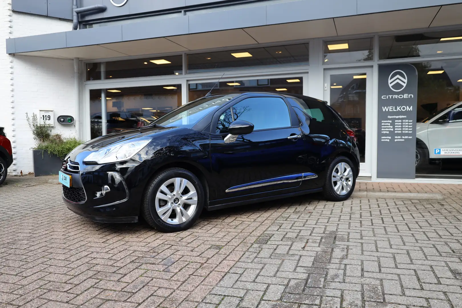 Citroen DS3 Cabrio VTi 120 So Chic 16" | Climate Controle | Bl Zwart - 2
