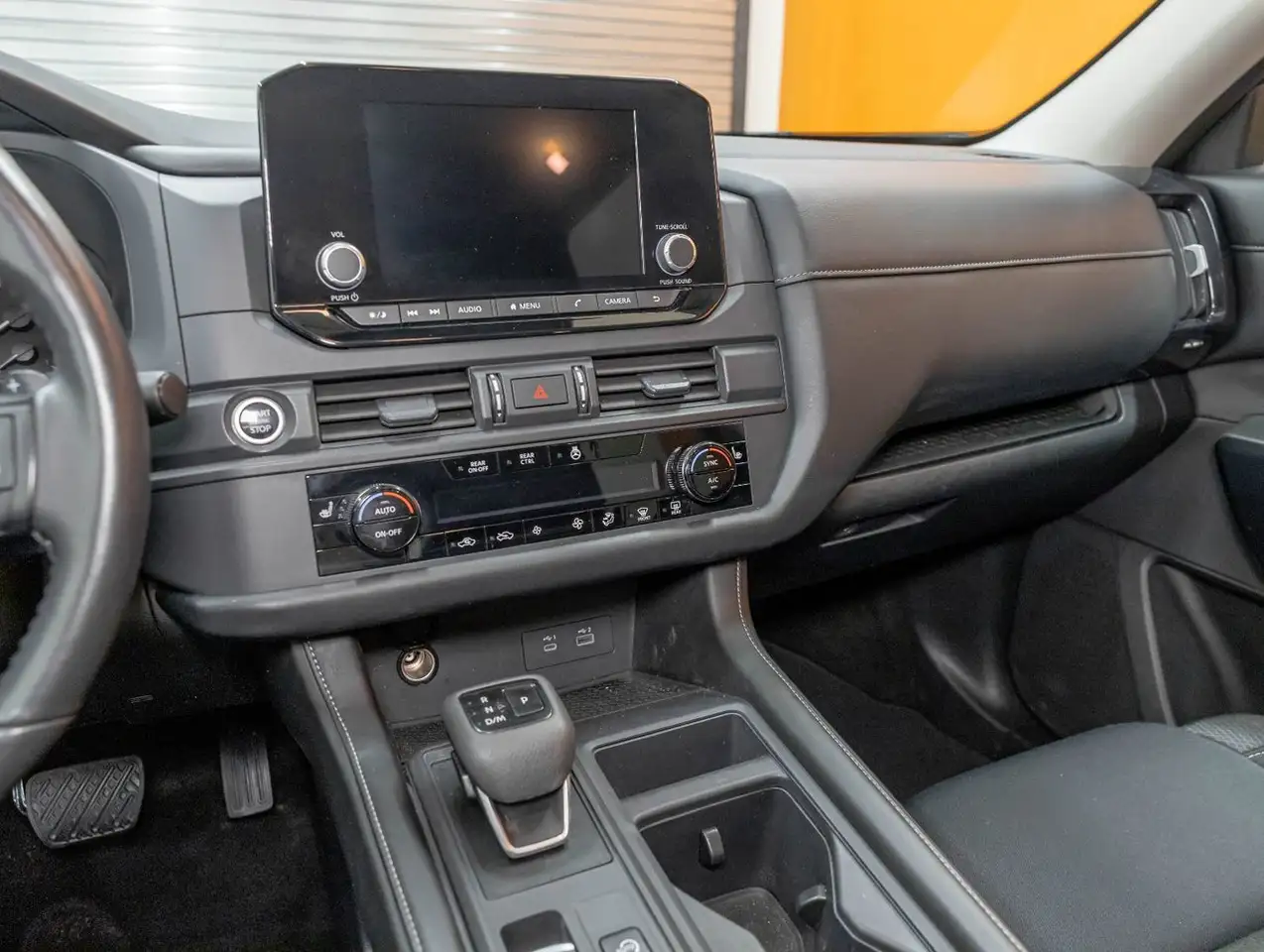 Nissan Pathfinder снимка Nissan Pathfinder