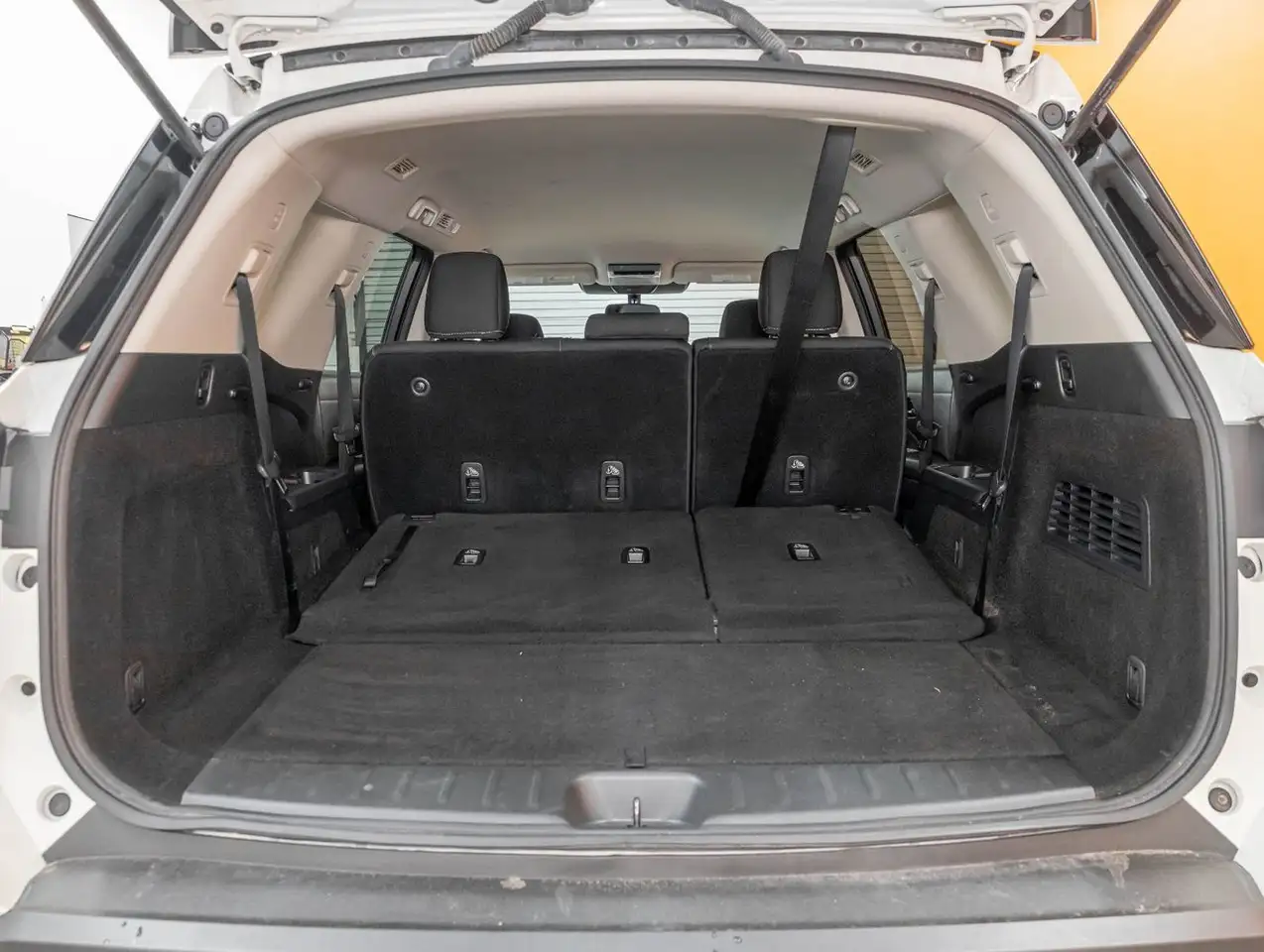 Nissan Pathfinder снимка Nissan Pathfinder