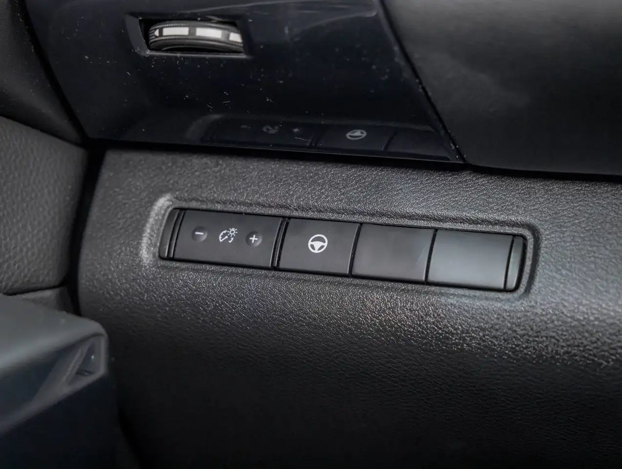 Nissan Pathfinder снимка Nissan Pathfinder