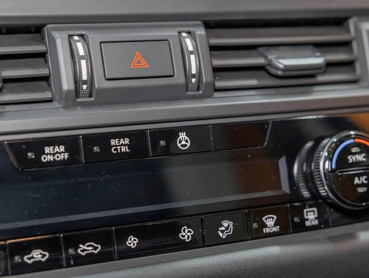 Nissan Pathfinder снимка Nissan Pathfinder