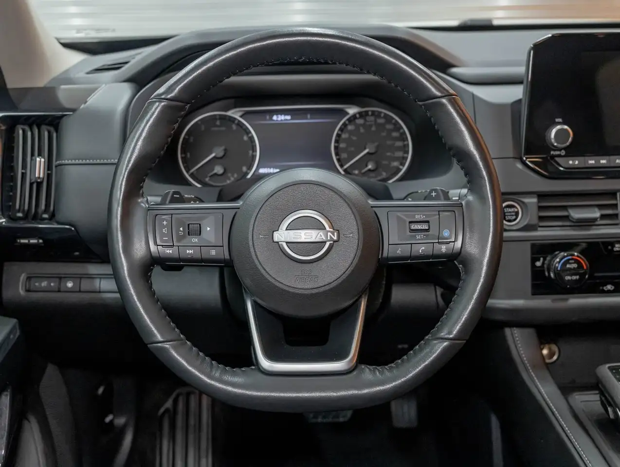 Nissan Pathfinder снимка Nissan Pathfinder