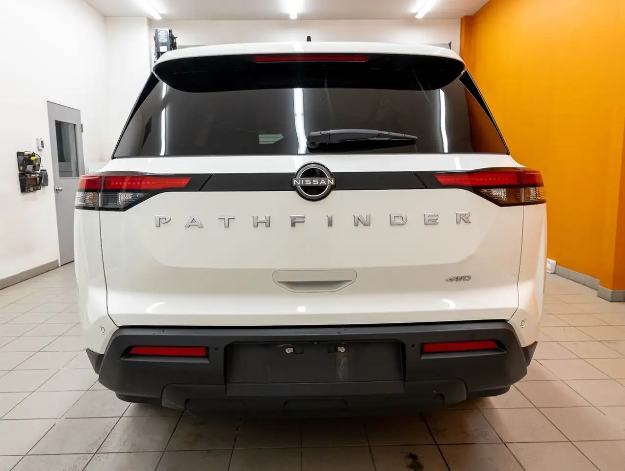 Nissan Pathfinder снимка Nissan Pathfinder