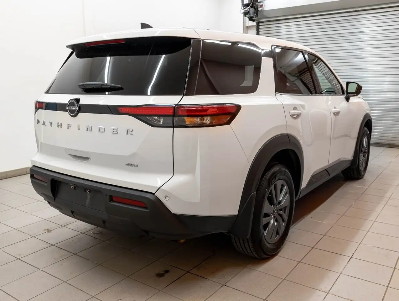 Nissan Pathfinder снимка Nissan Pathfinder