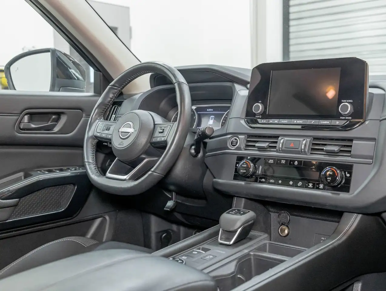 Nissan Pathfinder снимка Nissan Pathfinder