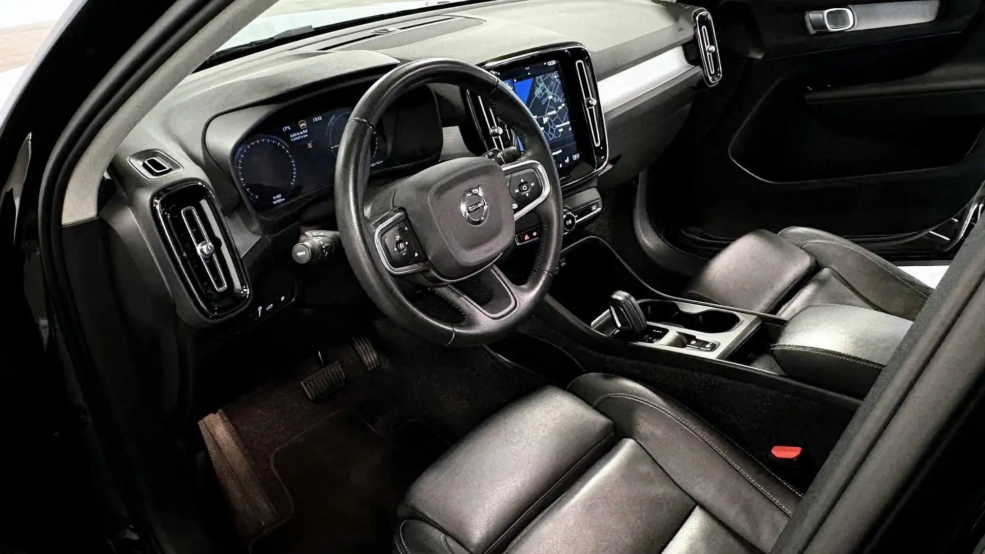 Volvo XC40 1.5 T5 Recharge Inscription | Leder | PHEV Zwart - 2