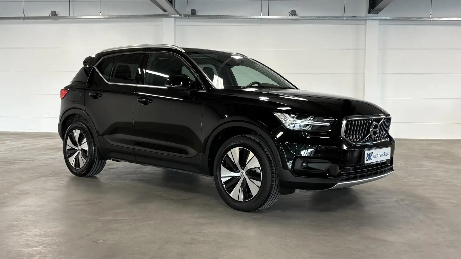 Volvo XC40 1.5 T5 Recharge Inscription | 1 jr BOVAG garantie Zwart - 1
