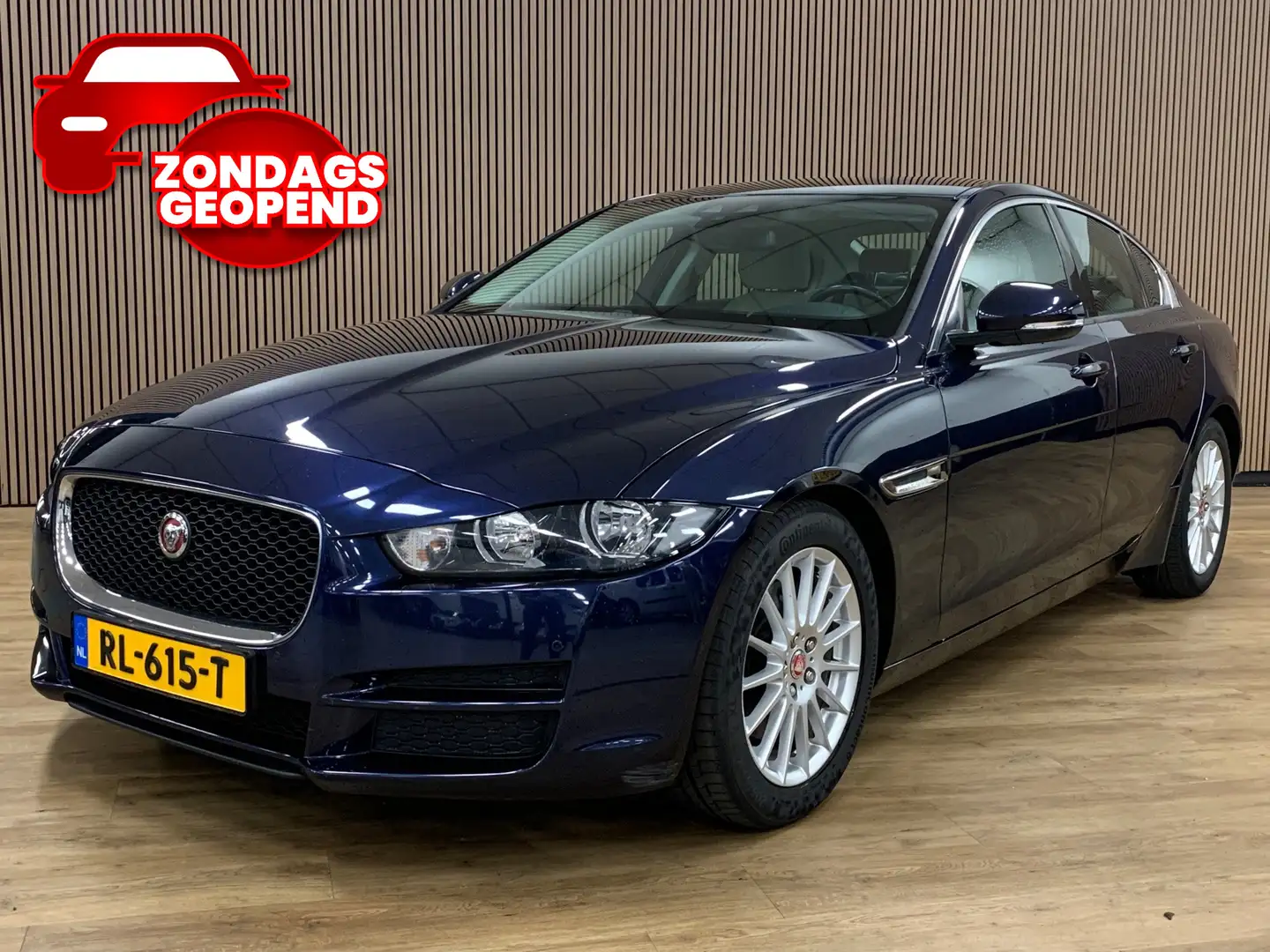 Jaguar XE 2.0 D Pure|Automaat|Camera|Climate Control| Blauw - 1