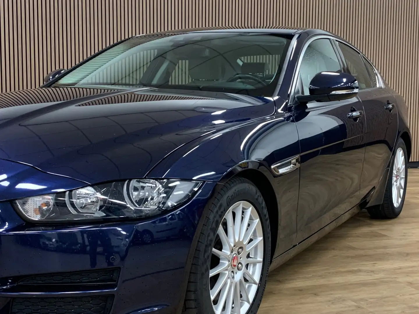 Jaguar XE 2.0 D Pure|Automaat|Camera|Climate Control| Blauw - 2