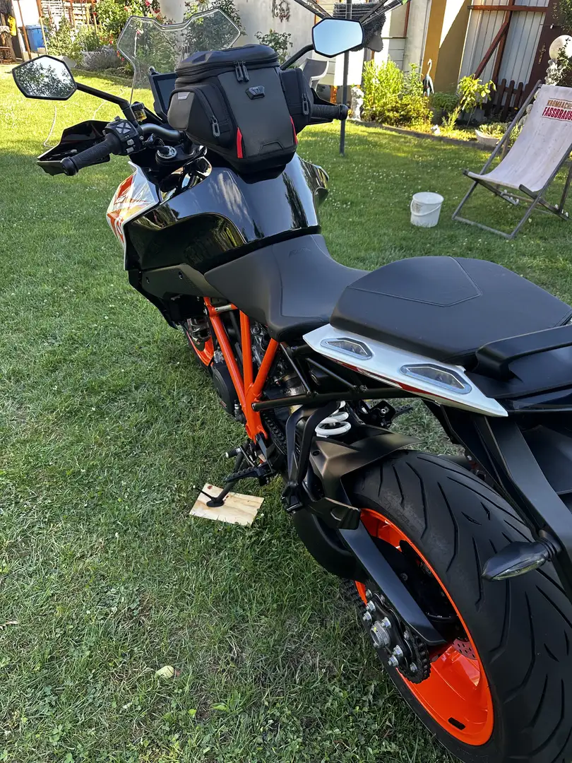 KTM 1290 Super Duke GT Orange - 2
