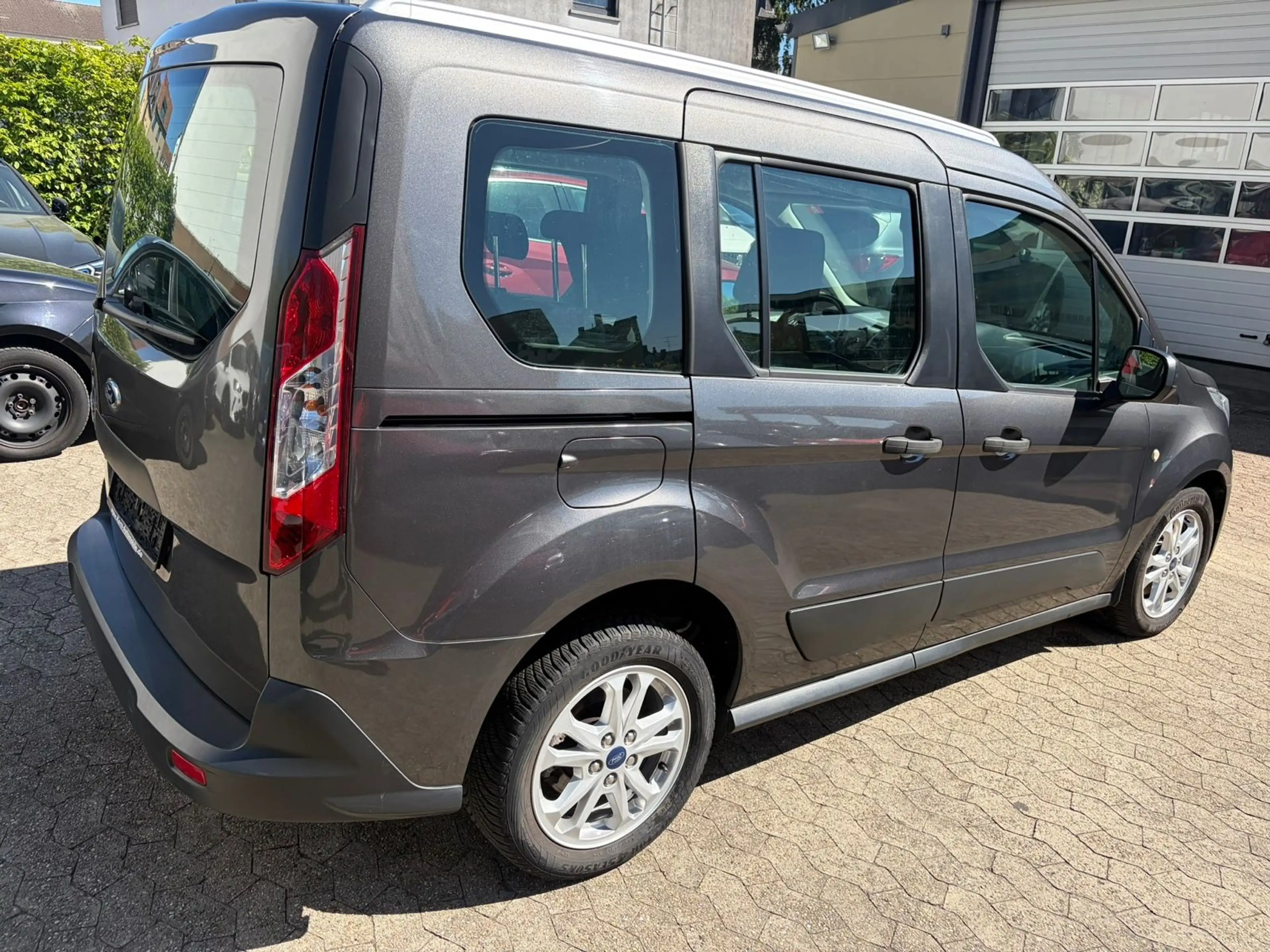 Ford Tourneo Connect — photo 5