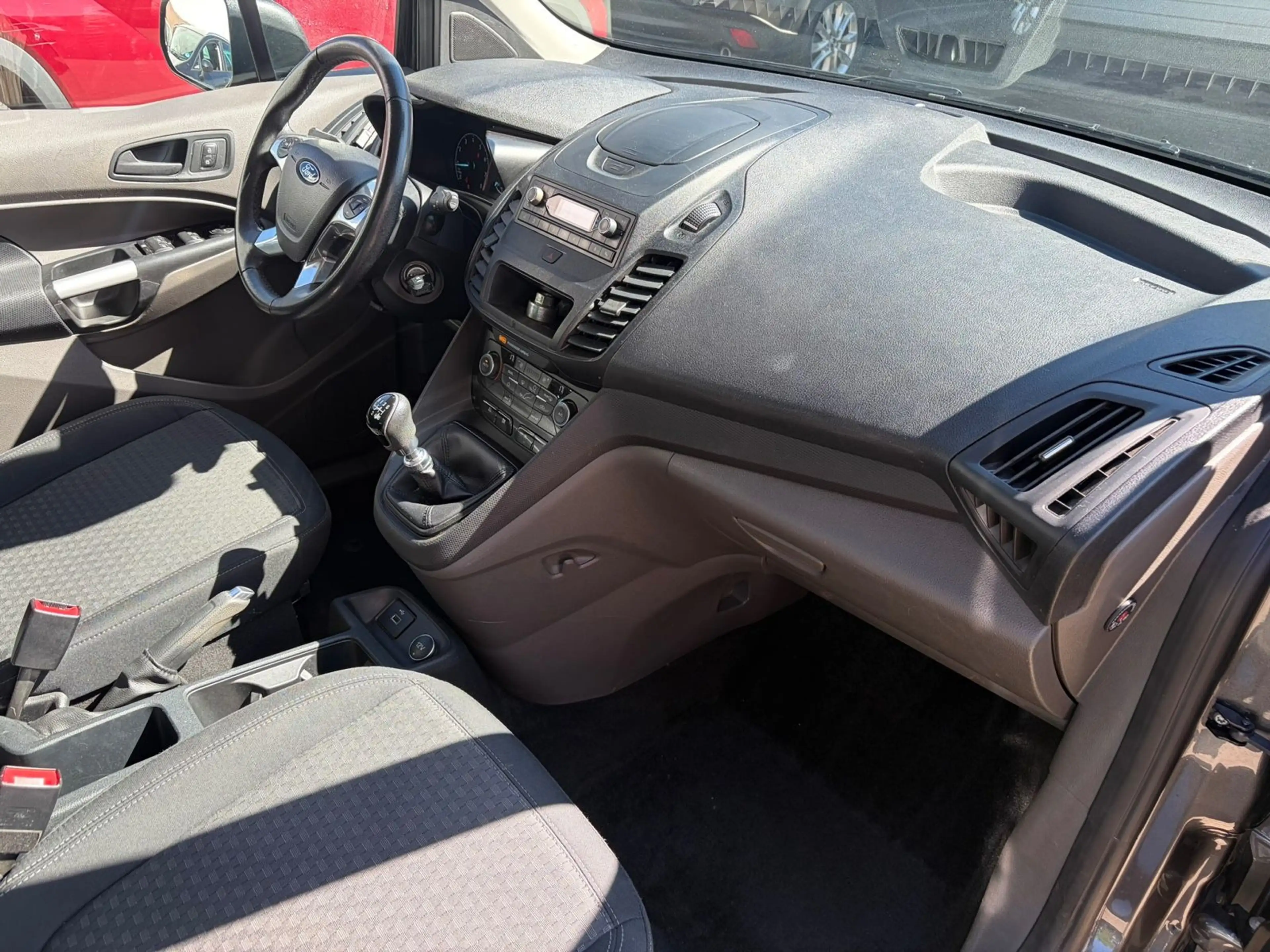 Ford Tourneo Connect — photo 11