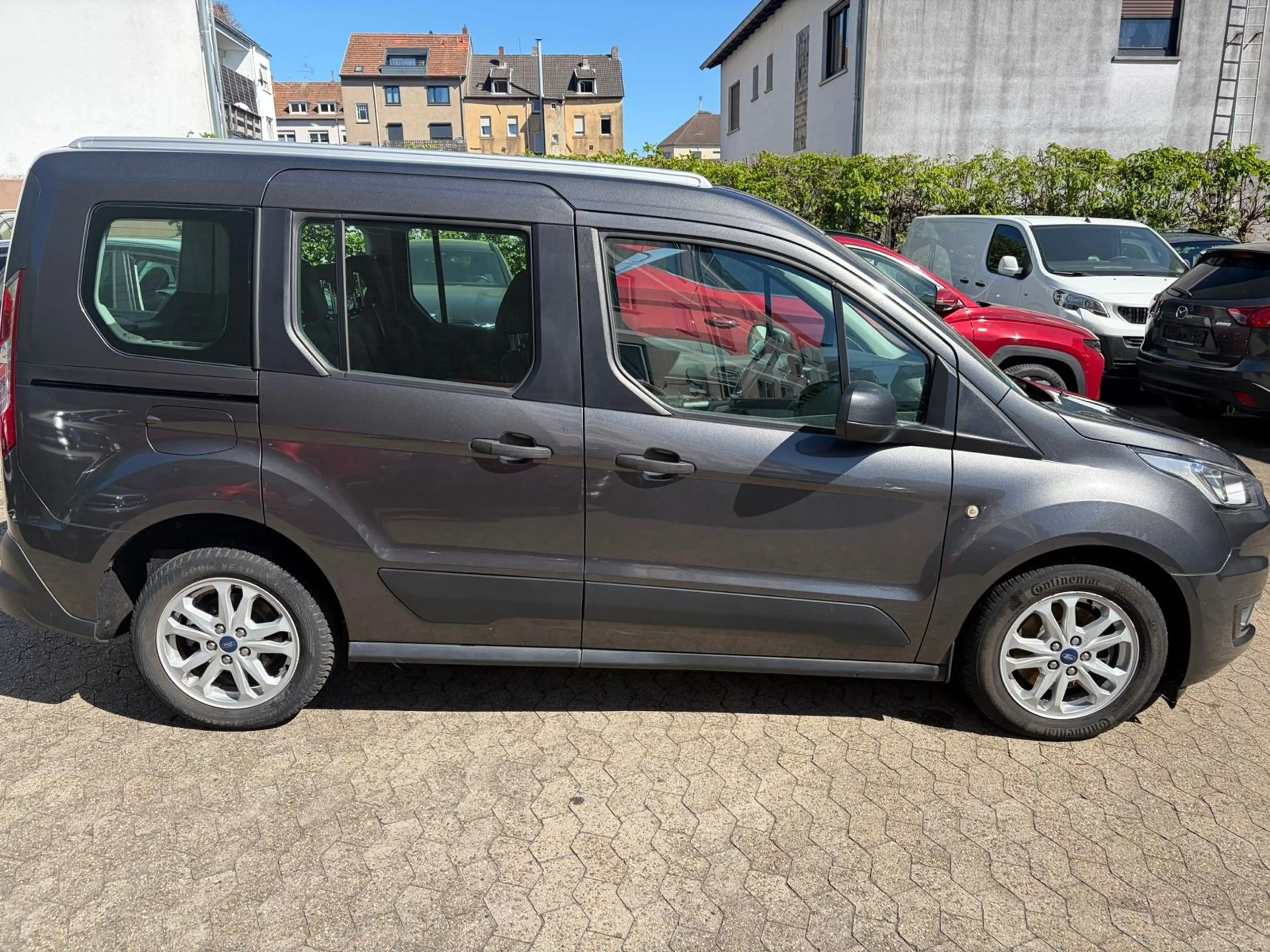 Ford Tourneo Connect — photo 4