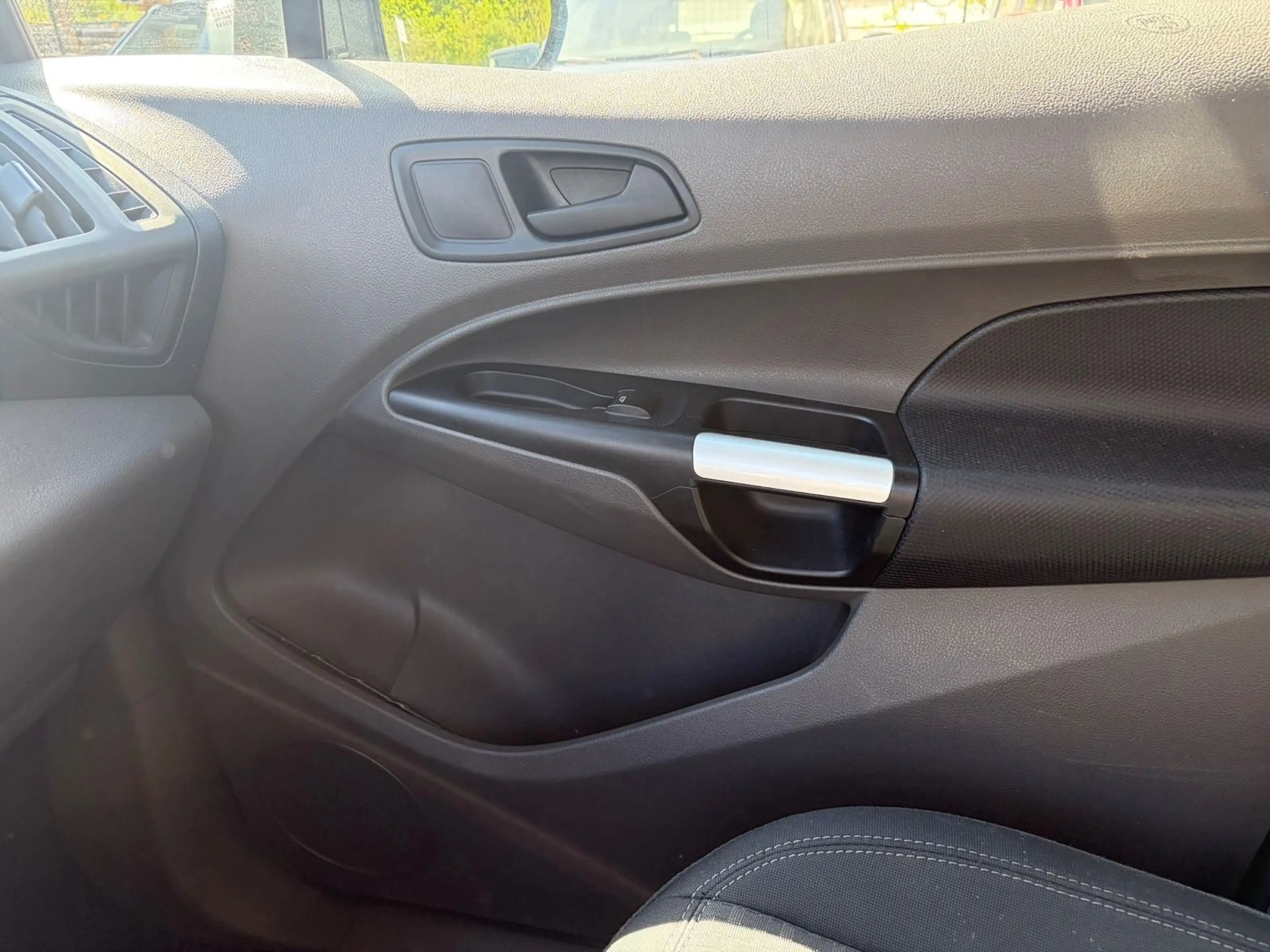 Ford Tourneo Connect — photo 16