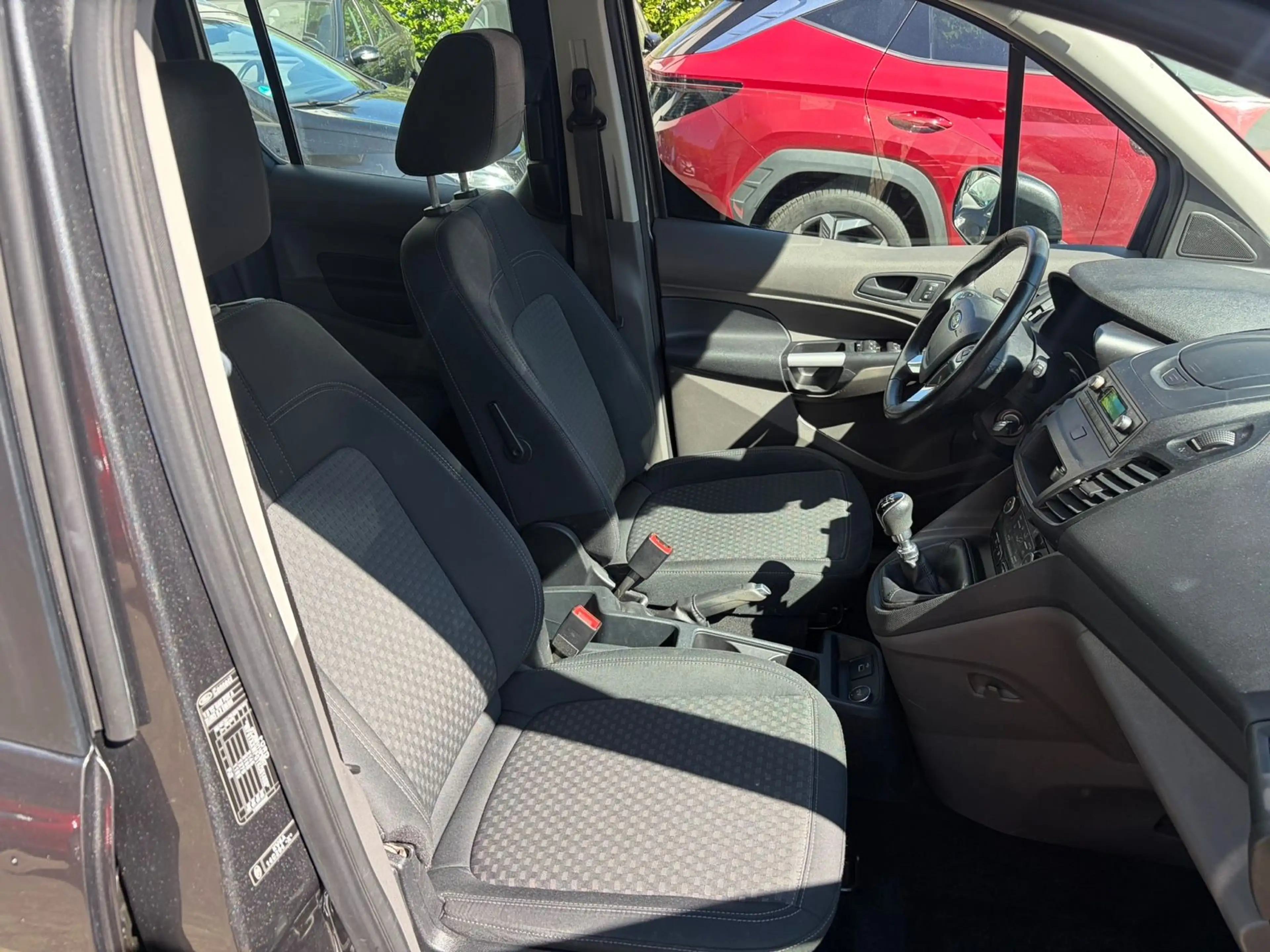 Ford Tourneo Connect — photo 10