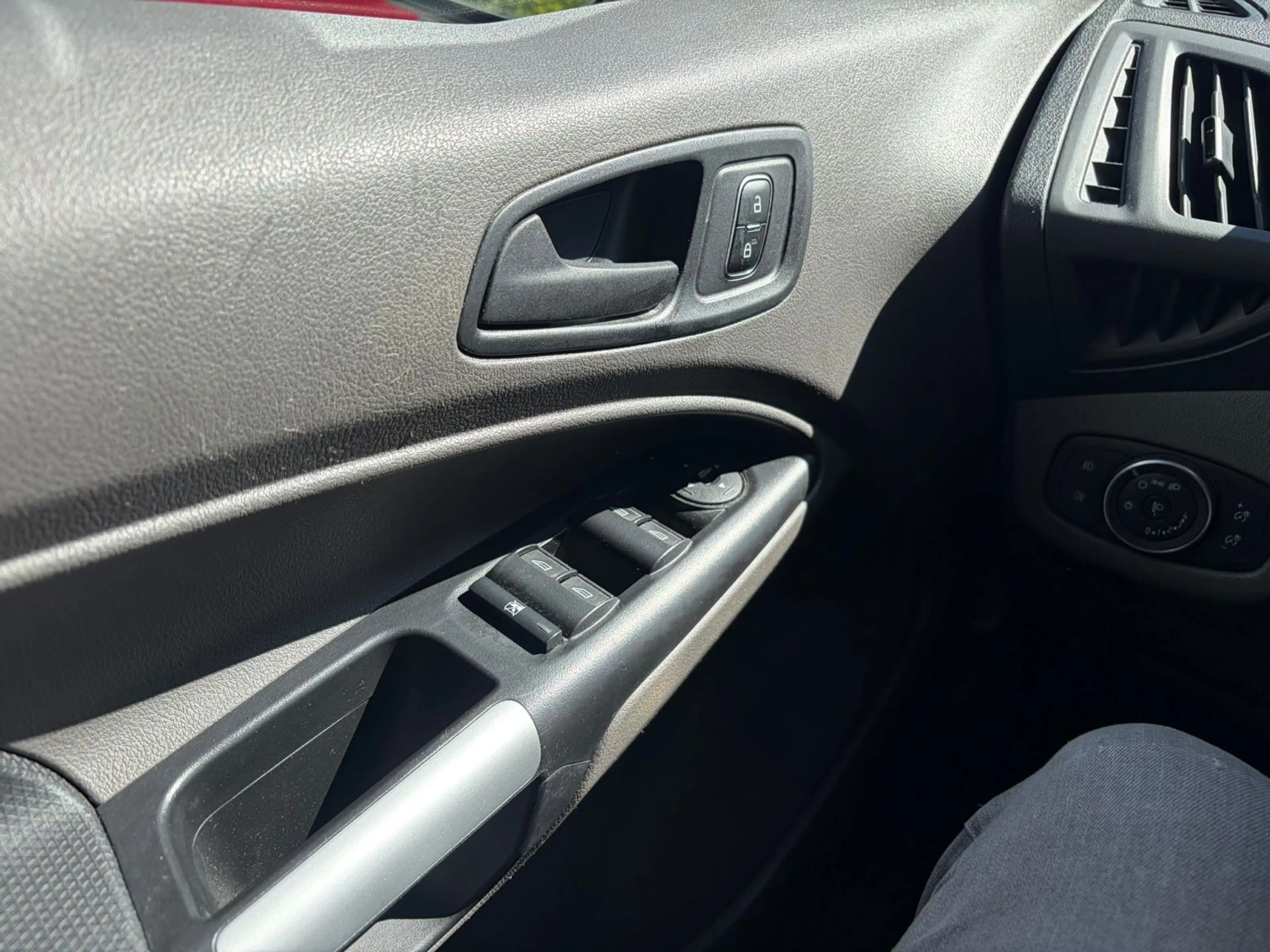 Ford Tourneo Connect — photo 17