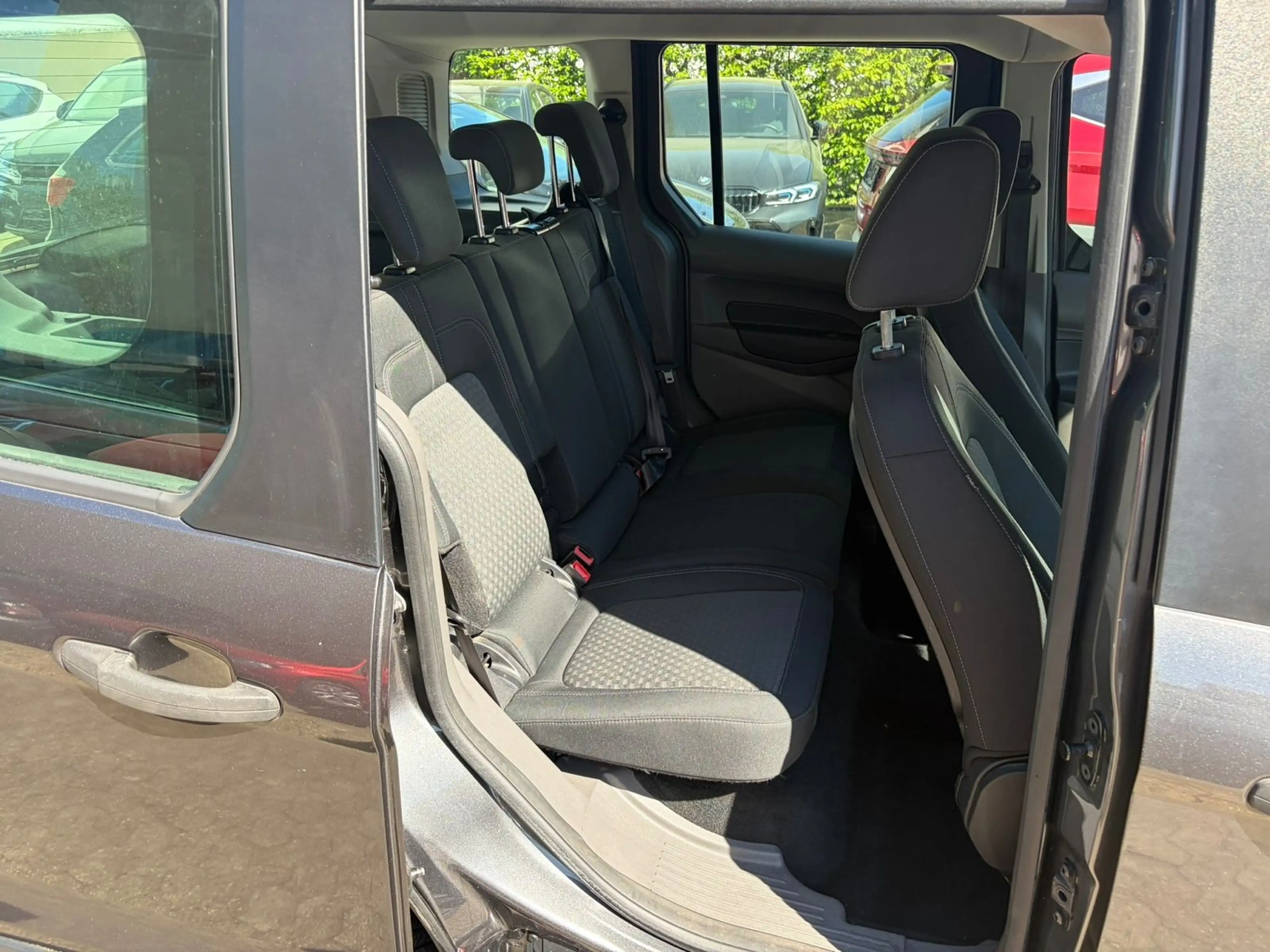 Ford Tourneo Connect — photo 15