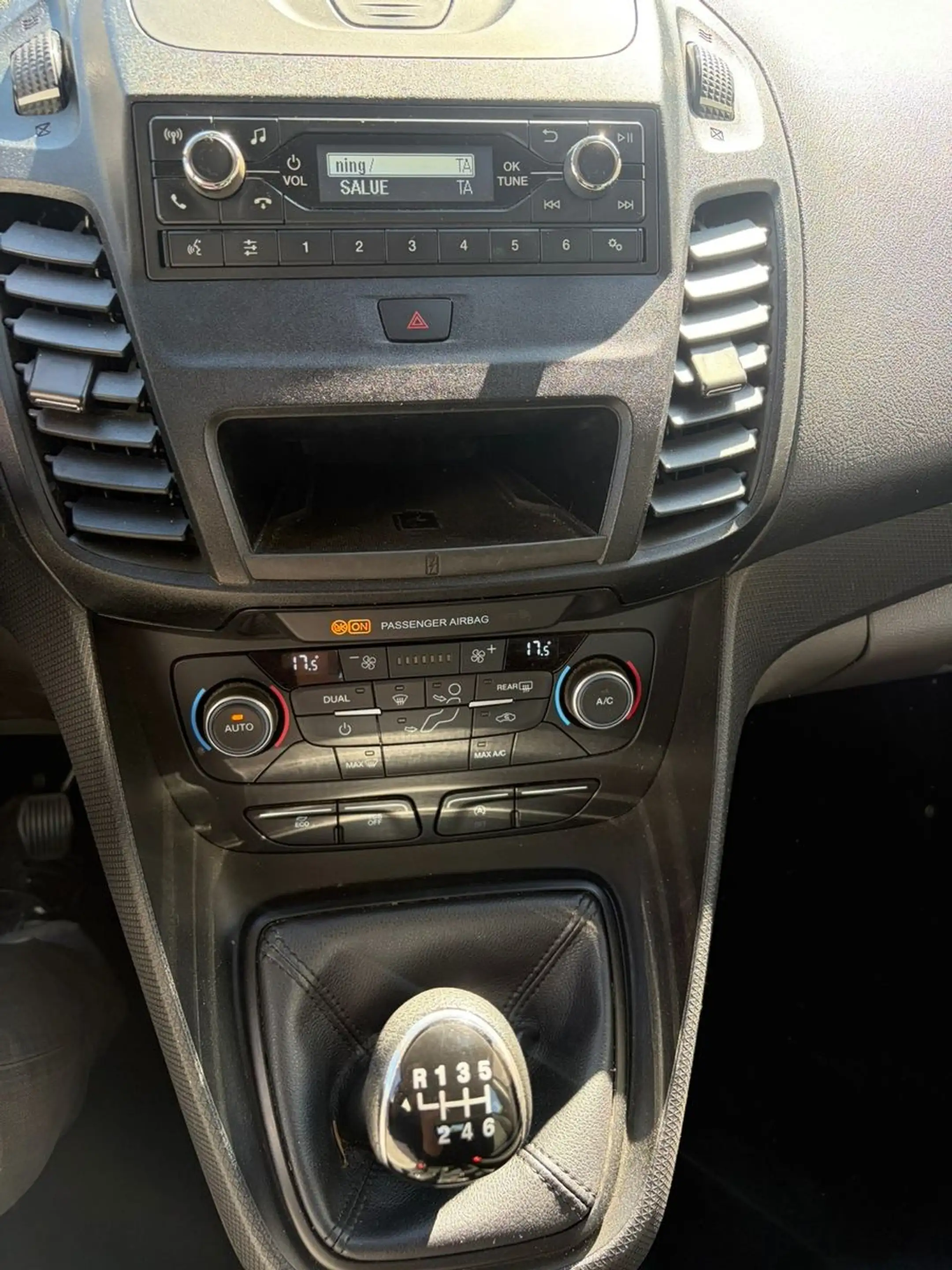 Ford Tourneo Connect — photo 14