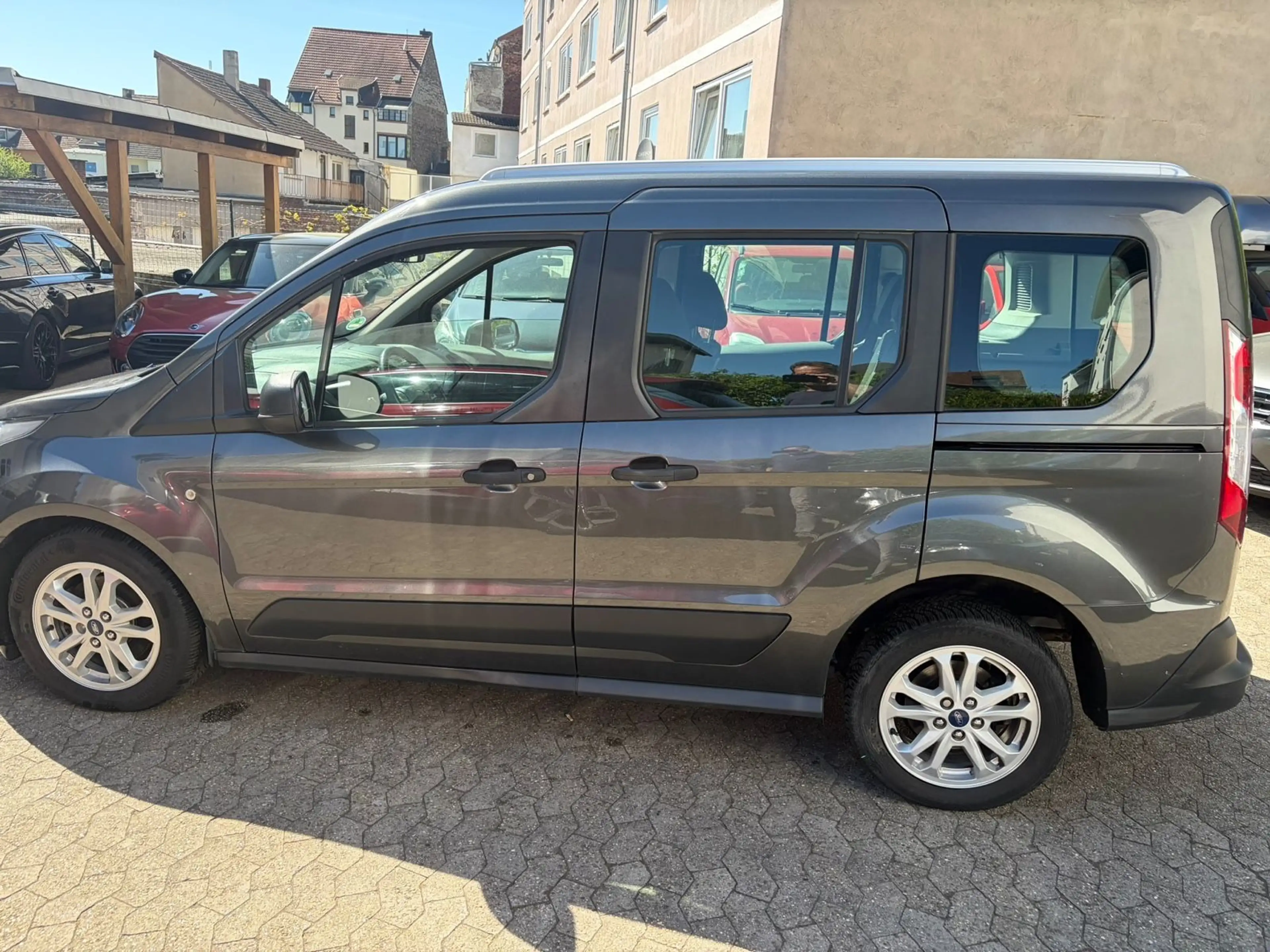 Ford Tourneo Connect — photo 7