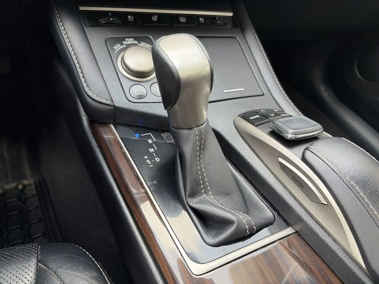 Lexus ES photo Lexus ES