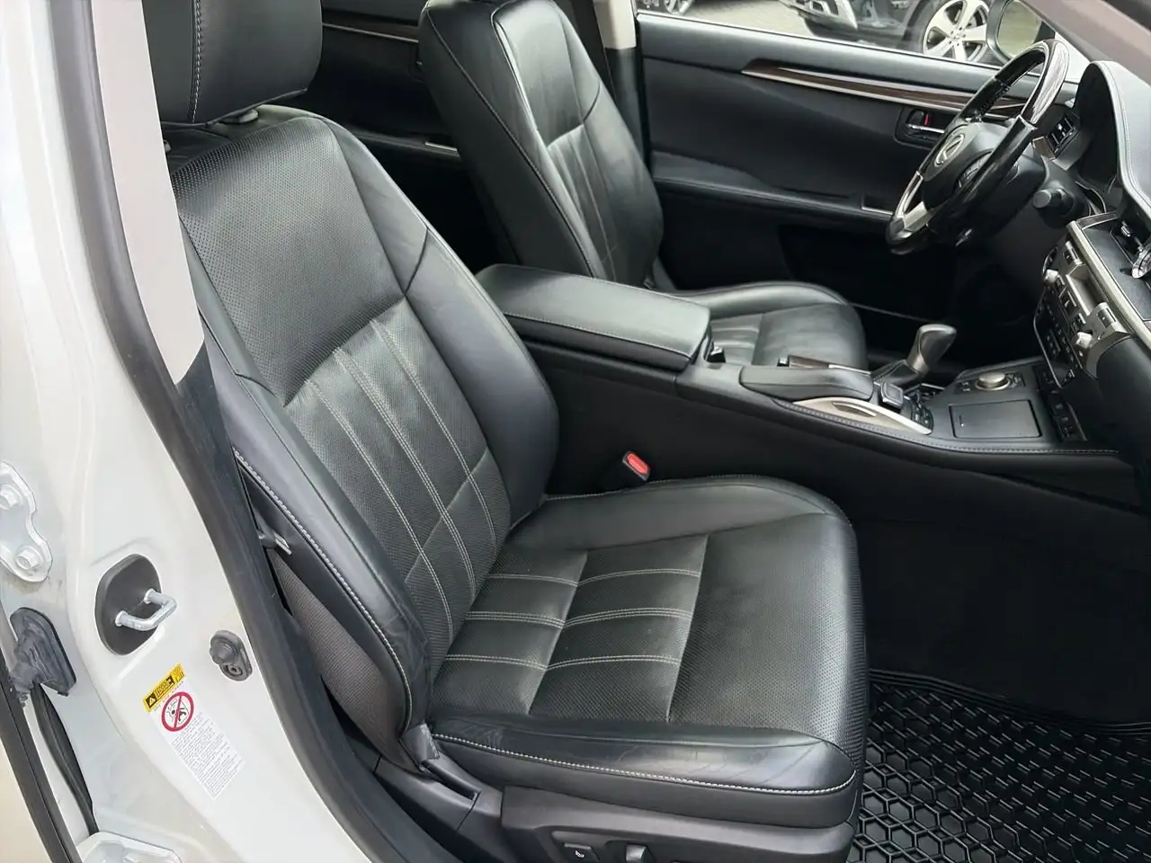 Lexus ES photo Lexus ES