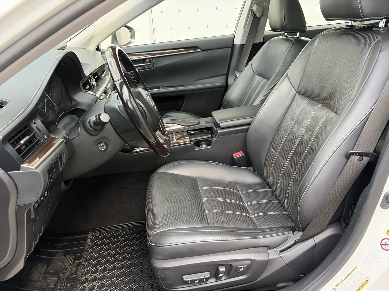 Lexus ES photo Lexus ES