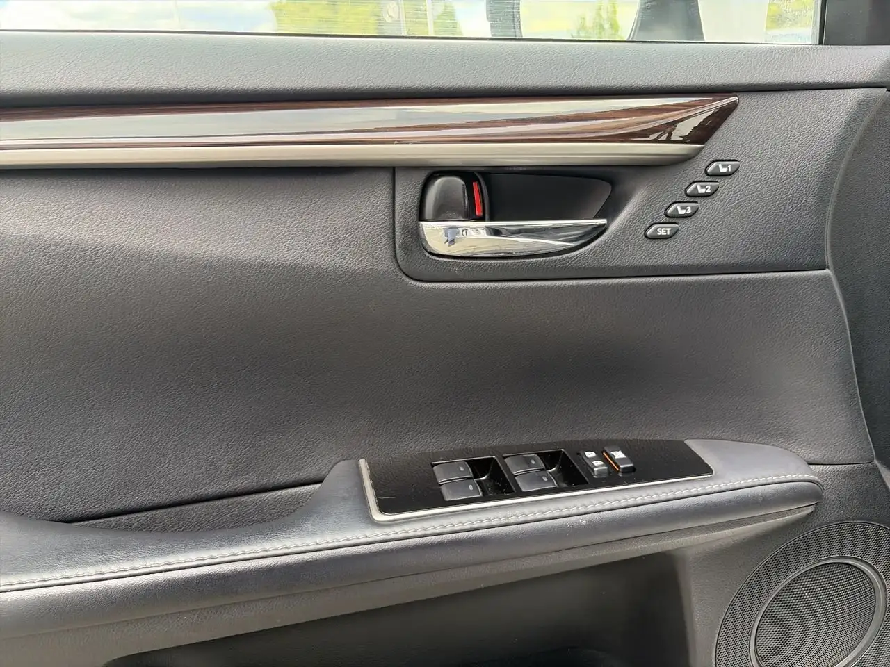 Lexus ES photo Lexus ES