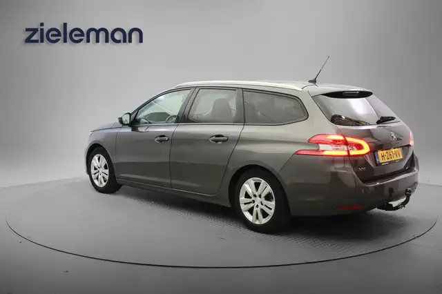 Peugeot 308 view 3