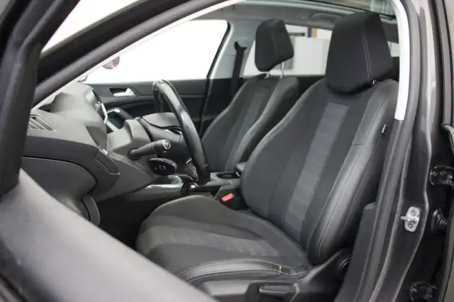 Peugeot 308 view 11