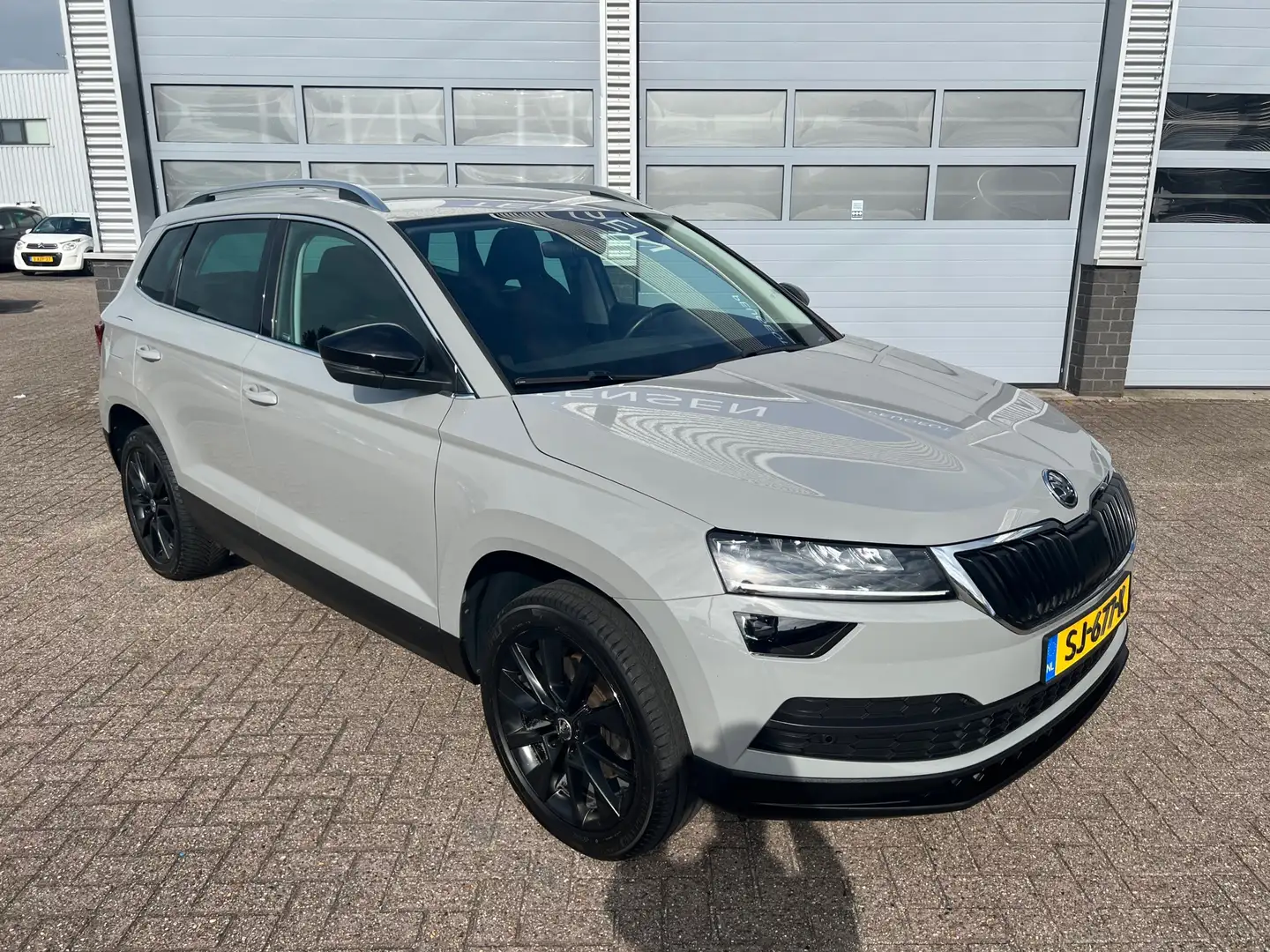 Skoda Karoq 1.5 TSI 150PK ACT Style Business | Trekhaak | Smar Grijs - 2