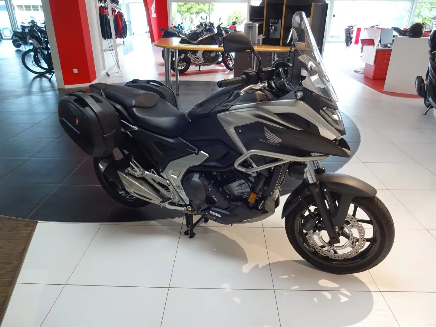 Honda NC 750 X Stříbrná - 1