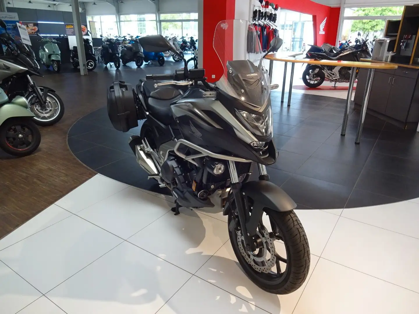 Honda NC 750 X Stříbrná - 2